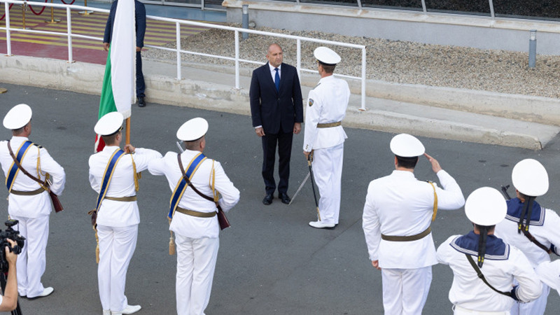 Президентът иска по-бърза модернизация на ВМС